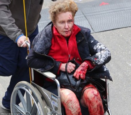 Posibil ATAC TERORIST la maratonul din Boston: mai mulţi morţi şi răniţi
